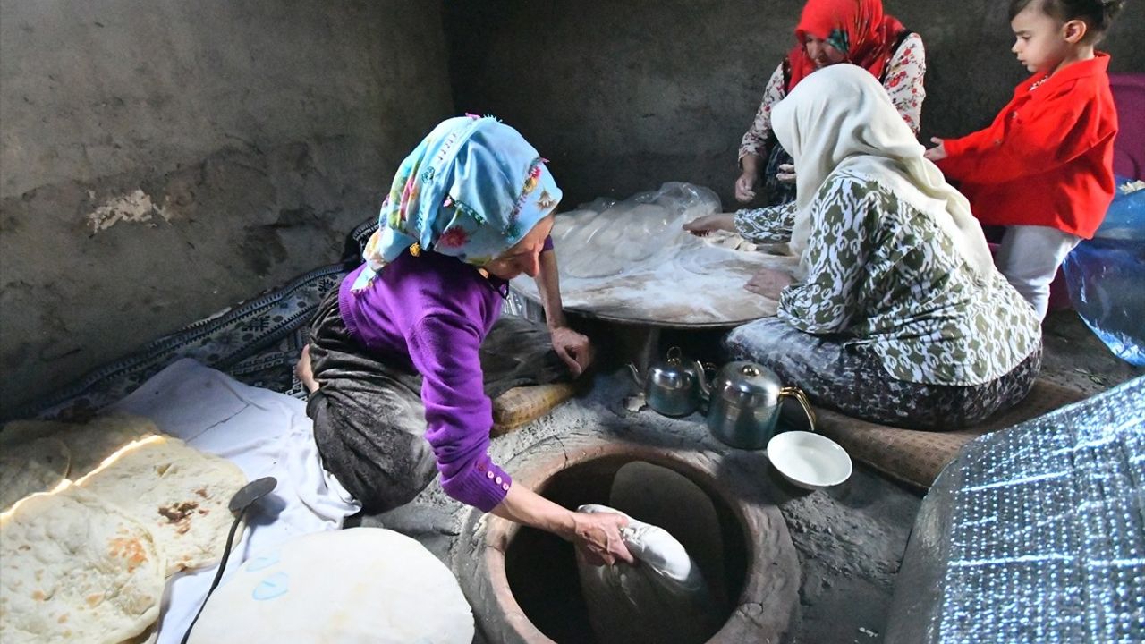 Kars'ta Kurban Bayramı İçin Tandırlar Yakıldı