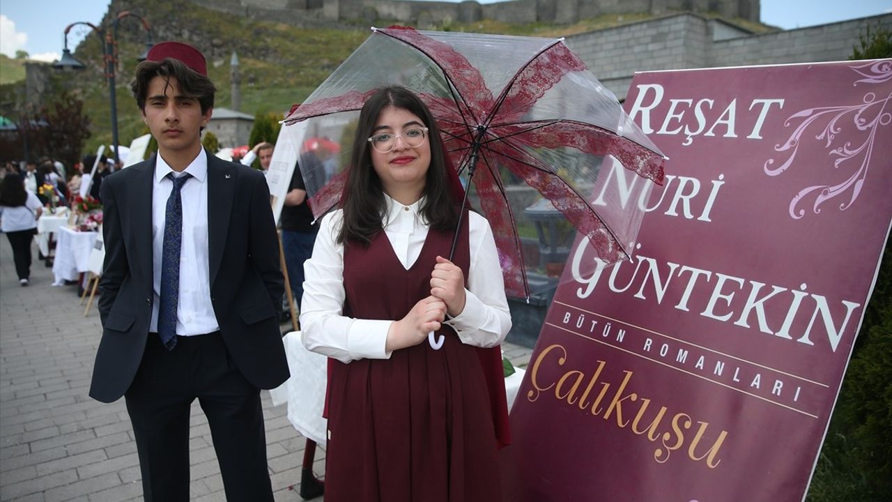 Kars'ta Öğrenciler Roman Karakterlerini Canlandırdı