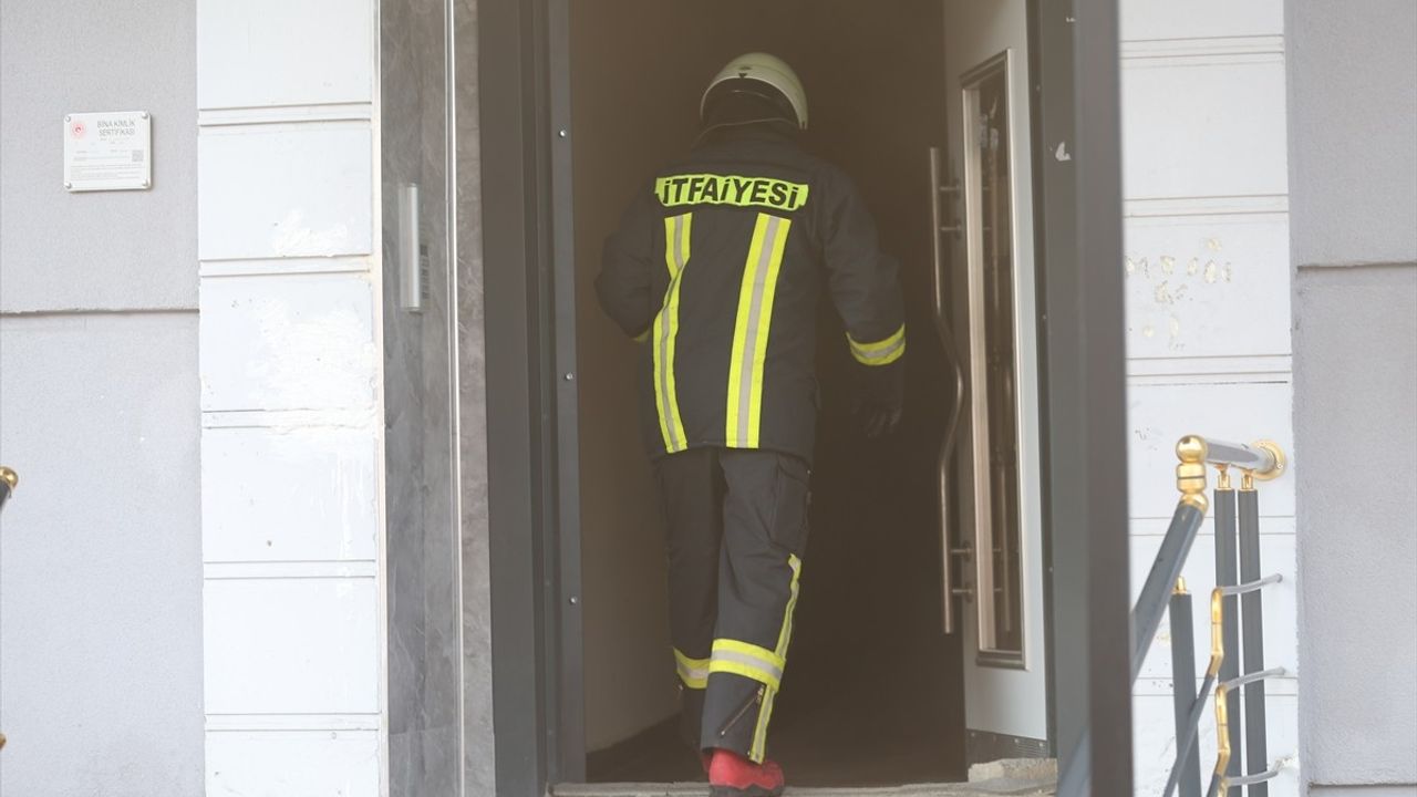 Kars'ta Patlama Sonrası Bodrum Katında Yangın Çıktı