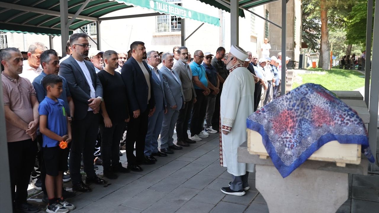 Kayseri'de KKKA Şüphesiyle Tedavi Gören Kadın Hayatını Kaybetti