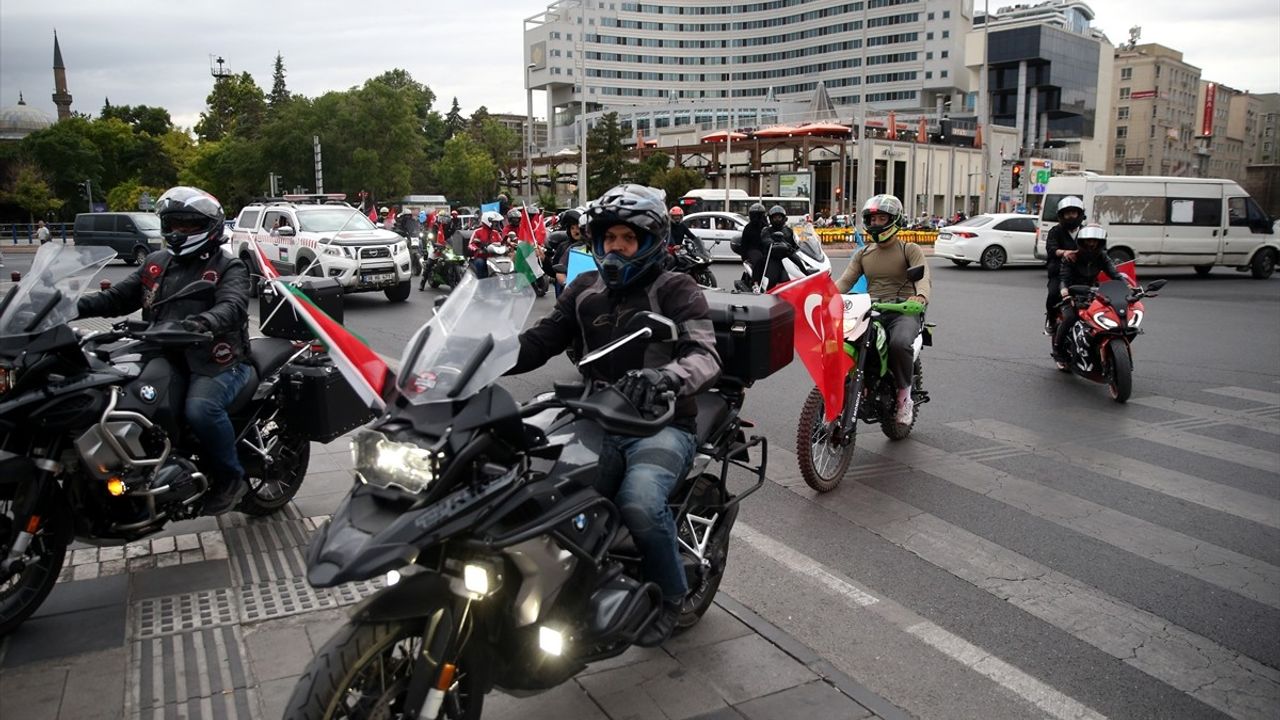 Kayseri'de Motosiklet Grubu Gazze İçin Sokaklarda Tour Attı