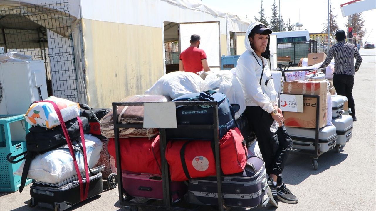 Kilis'ten Suriyelilerin Ülkesine Dönüşü Bayramda Devam Ediyor