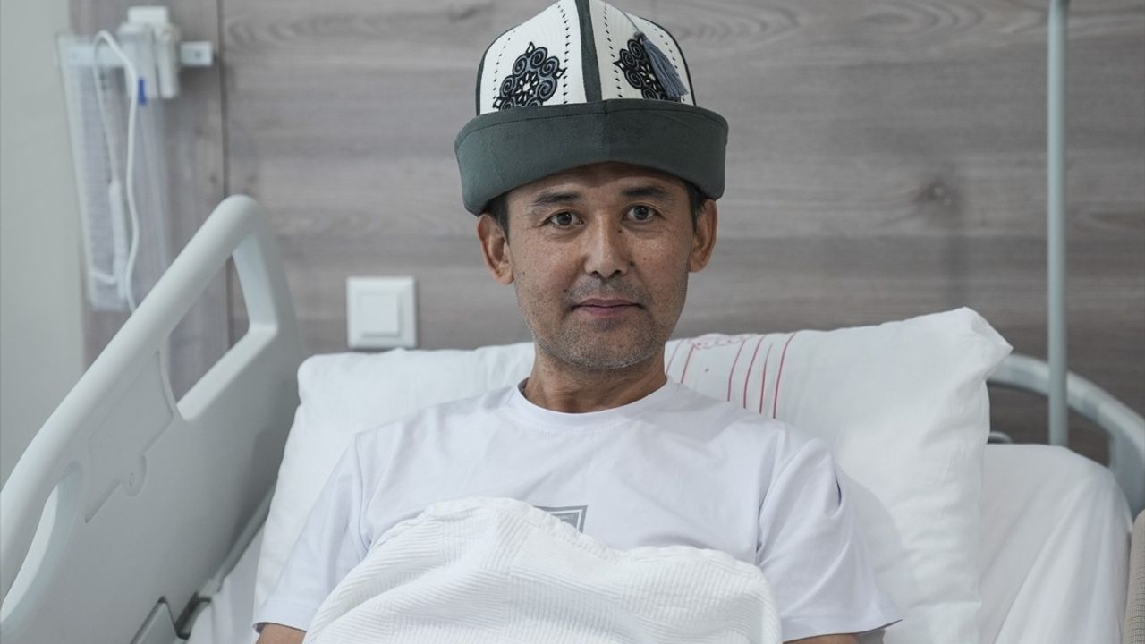 Kırgız Hasta Türkiye'de Başarıyla Karaciğer Nakli Oldu