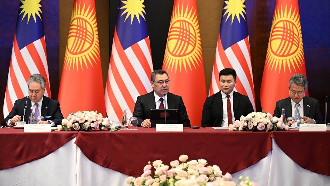 Kırgızistan Cumhurbaşkanı Caparov, Malezyalı Yatırımcıları Ülkesine Davet Etti