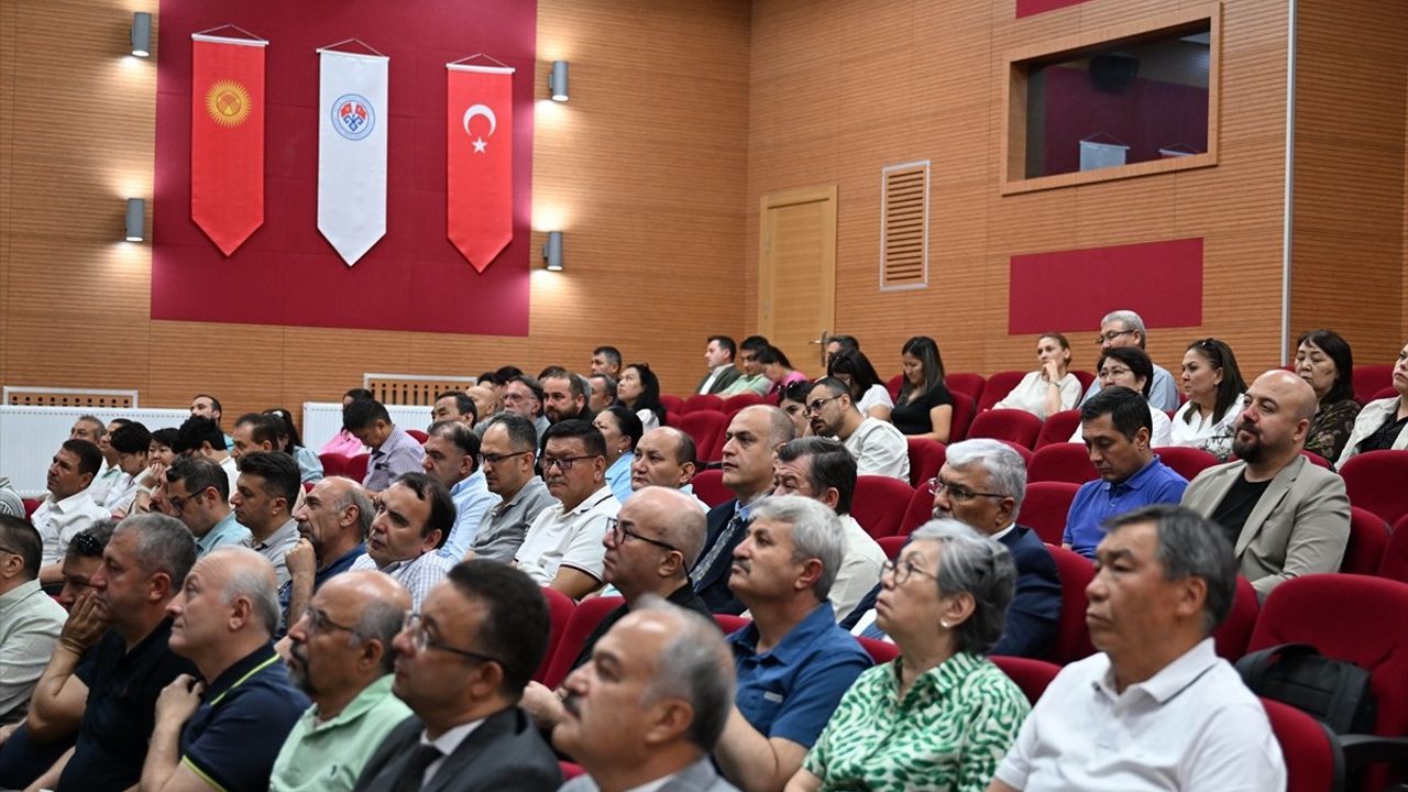 Kırgızistan'da Yesevi Yolu ve Mirası Üzerine Önemli Panel Düzenlendi