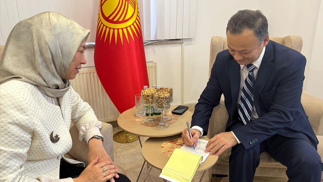 Kırgızistan, Pakistan ve Bangladeş Büyükelçileri Kurban Vekaletlerini Türk Kızılaya Verdi