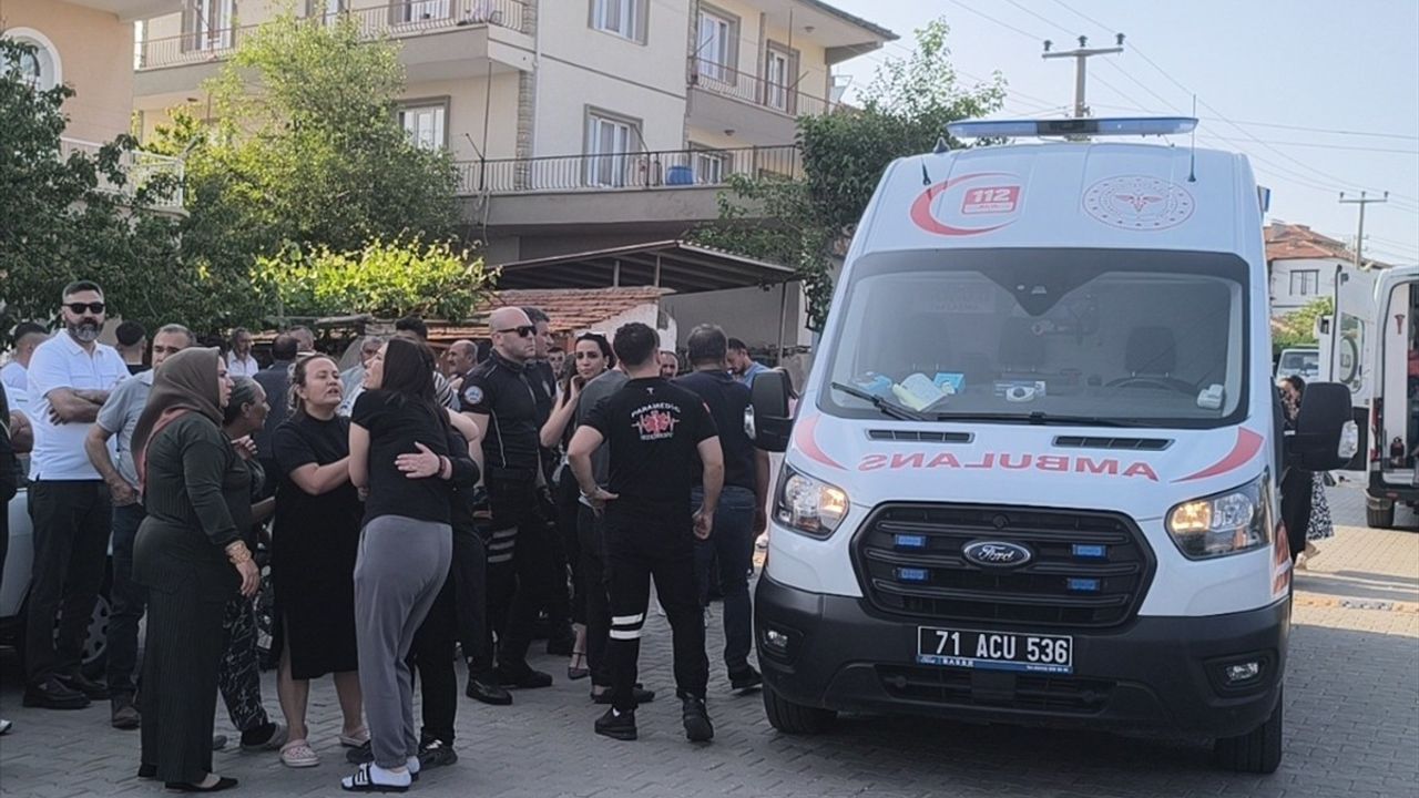 Kırıkkale'de 3 Katlı Apartmanda Yangın: 1 Yaralı
