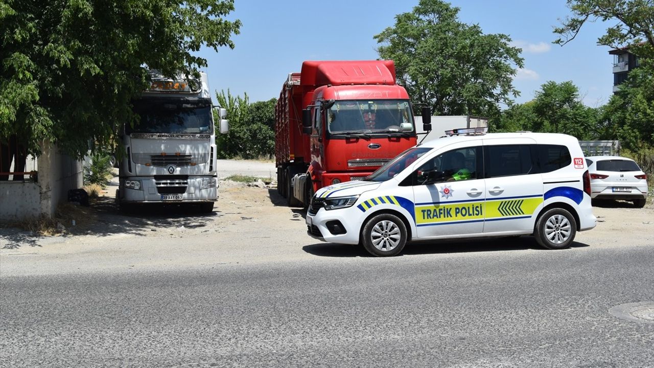 Kırklareli'de Park Eden 7 Tır Sürücüsüne Ceza Kesildi