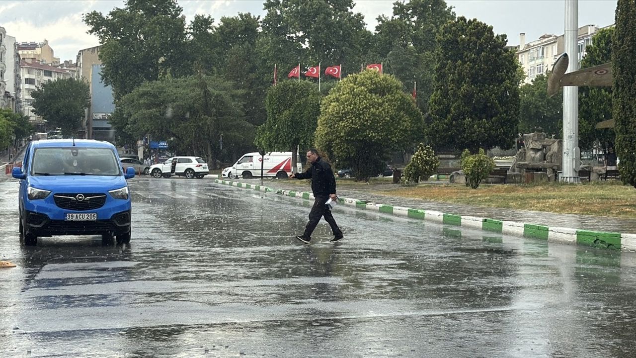 Kırklareli'nde Sağanak Yağış Hayatı Olumsuz Etkiliyor