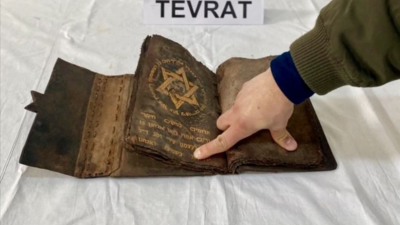 Kırşehir'de 700 Yıllık El Yazması Tevrat Ele Geçirildi