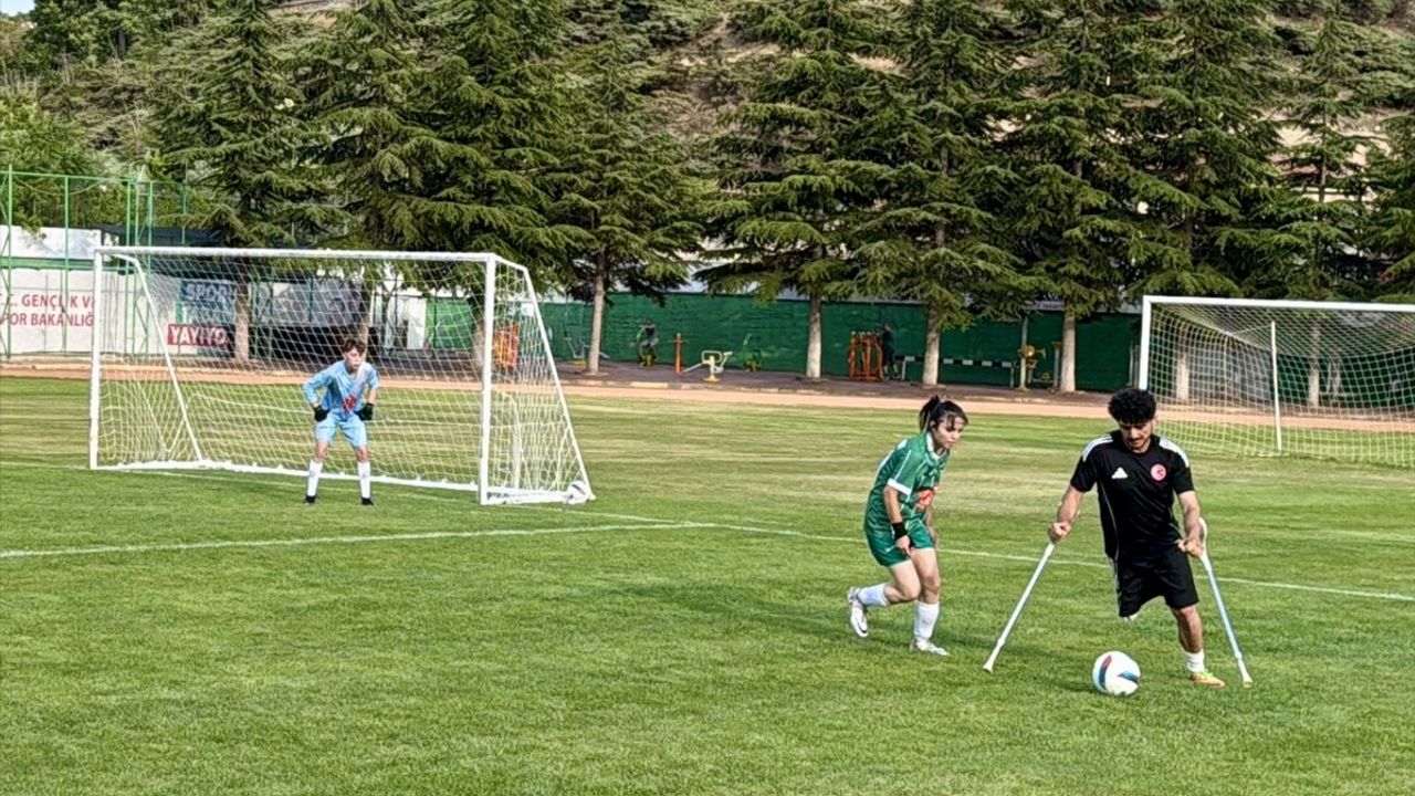 Kırşehir'de Ampute Futbol Milli Takımı ve Kadın Takımı Gösteri Maçı
