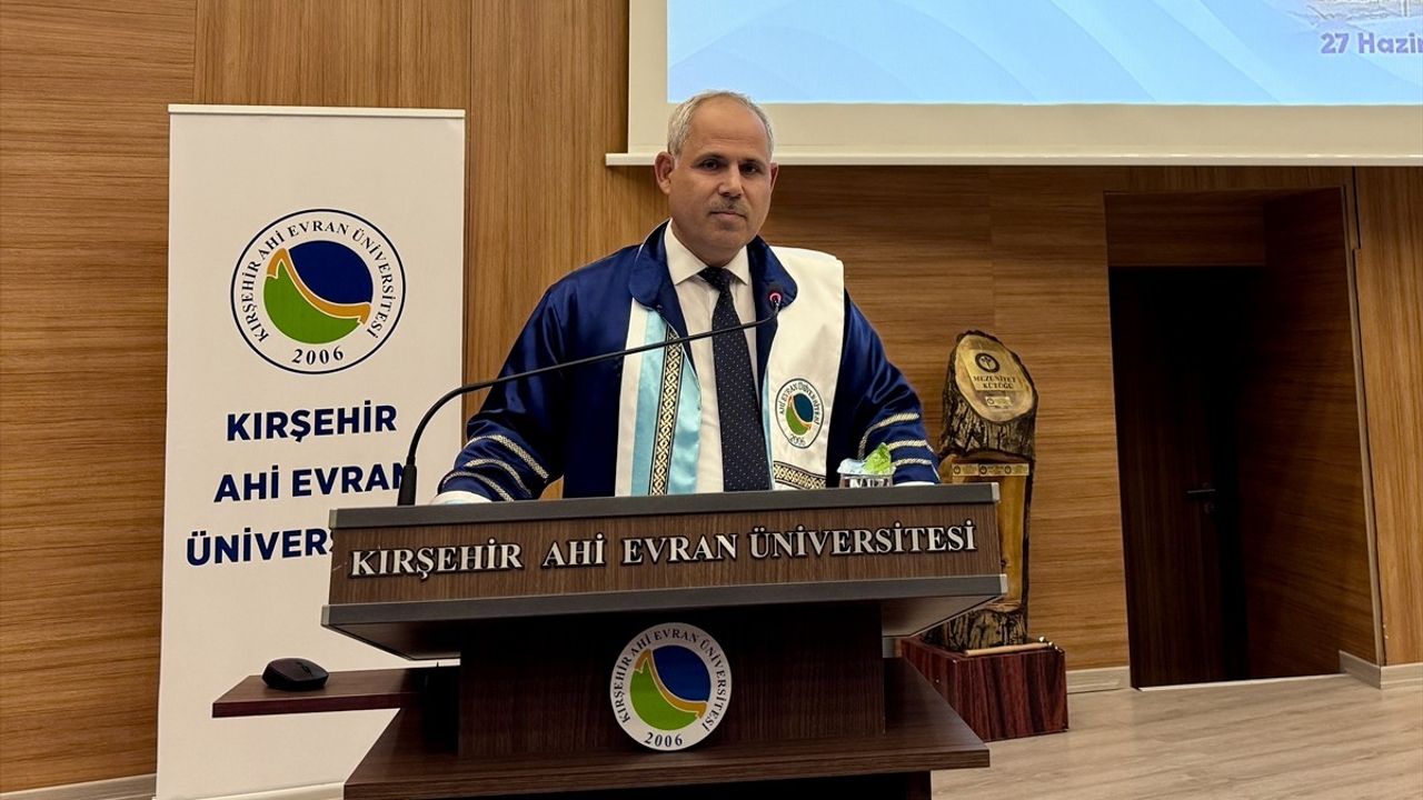 Kırşehir Tıp Fakültesi Mezuniyet Töreninde Filistin'e Destek Gösterisi
