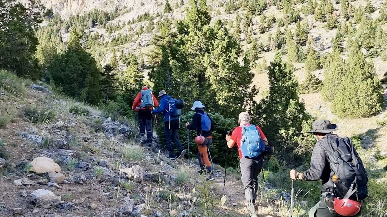 Kırşehirli Dağcılara Aladağlar'da Temel Kamp Eğitimi