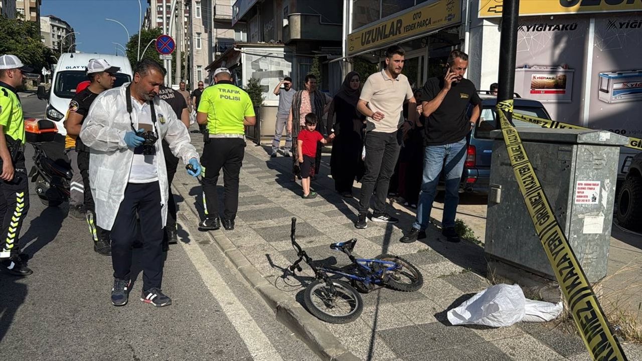 Kocaeli'de Bisikletli Çocuğa Panelvan Çarptı: Hayatını Kaybetti