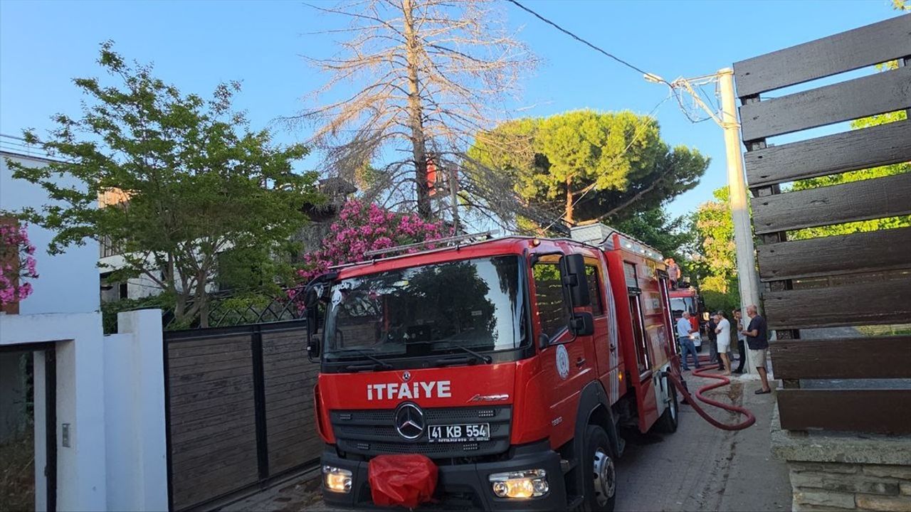 Kocaeli'de Müstakil Evde Yangın: İtfaiye Hızla Müdahale Etti