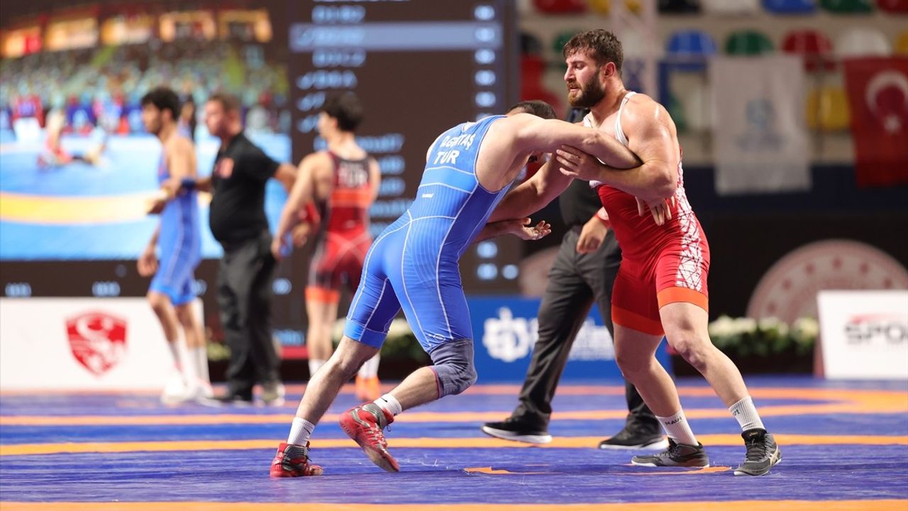 Kocaeli'de Uluslararası Güreş Turnuvası Heyecanı Başladı