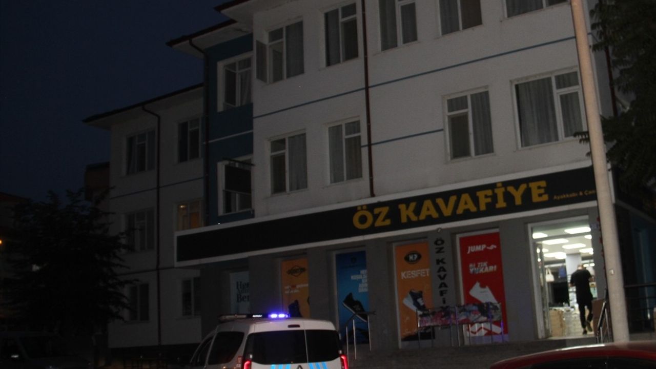 Konya'da Otelin Penceresinden Düşen 2 Yaşındaki Çocuk Yaralandı