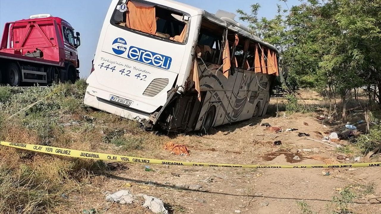 Konya'da Yolcu Otobüsü Devrildi: 1 Ölü, 26 Yaralı