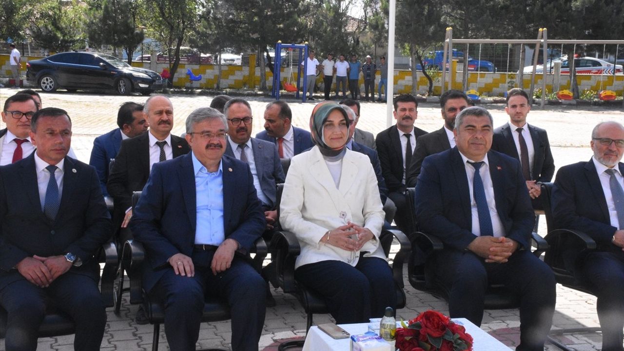 Konya ve Çevresinde Öğrenciler Karnelerini Aldı