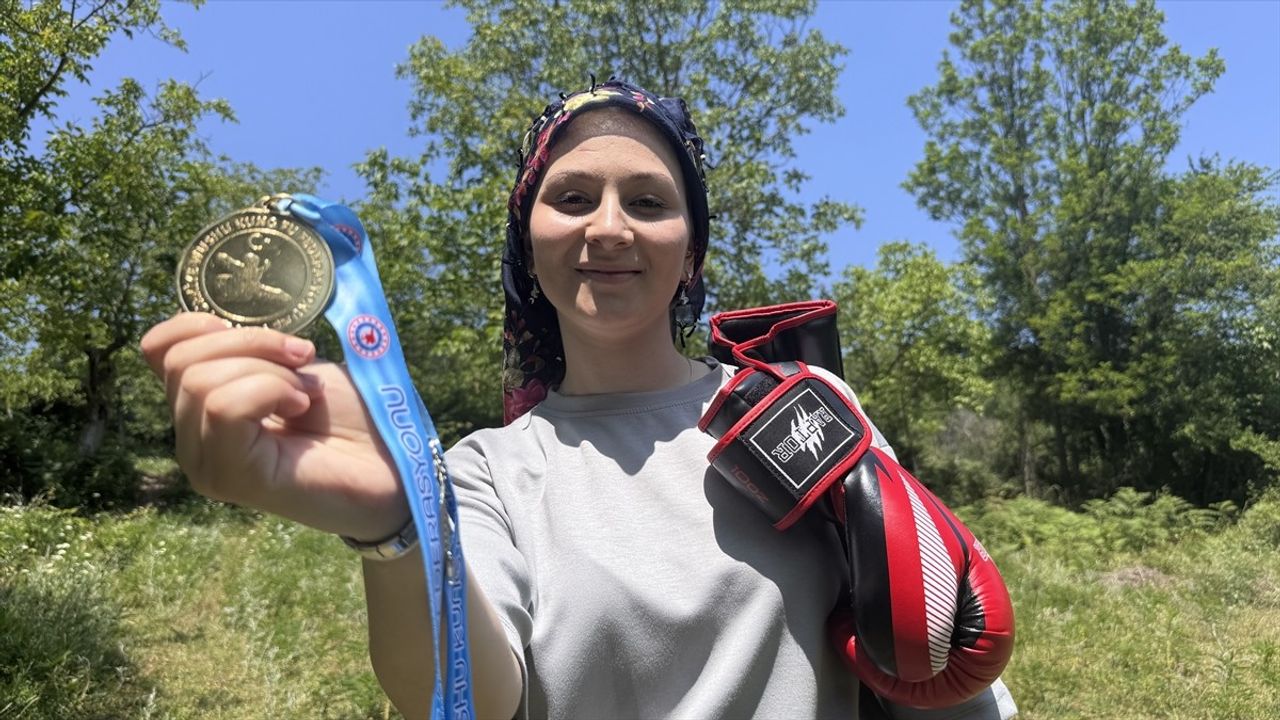 Köyde Hayvancılık Yaparken Şampiyon Wushu: Berrin Tazıcı'nın Milli Forması