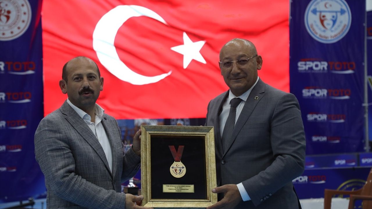 Kulüpler Türkiye Halter Şampiyonası'nda Açılış Seremonisi Gerçekleşti