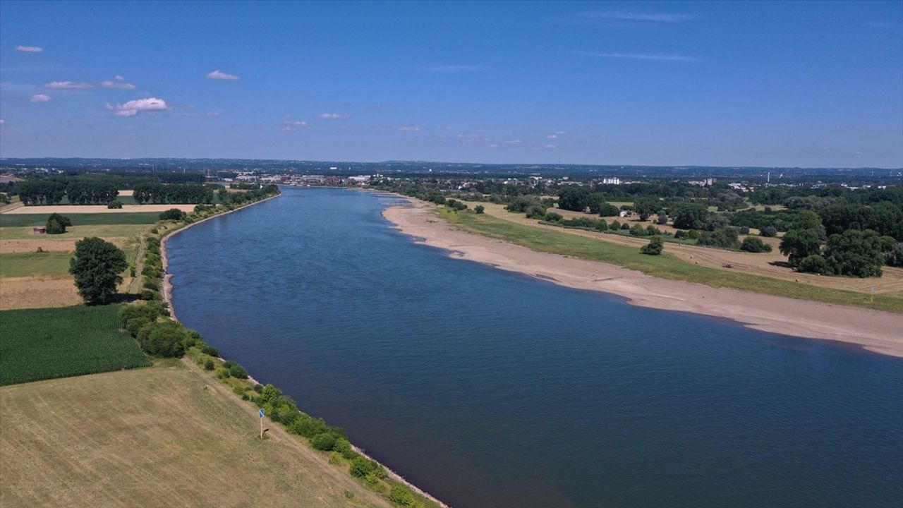 Kuraklık Almanya'da Ren Nehri Nakliyatını Zorlaştırıyor