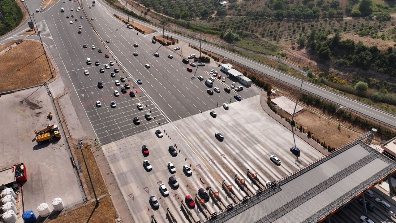 Kurban Bayramı Dönüşünde İstanbul-İzmir Otoyolu'nda Yoğunluk Devam Ediyor