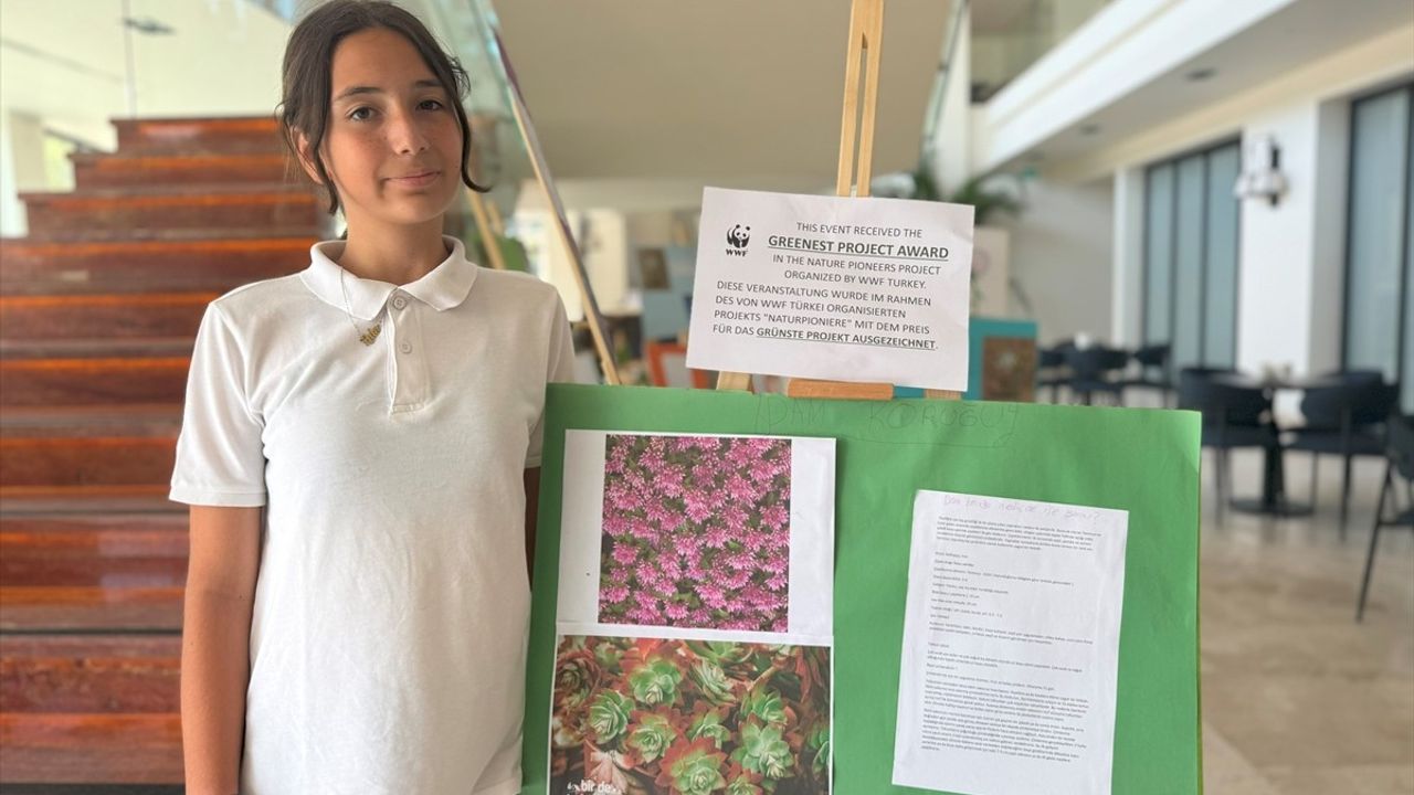 Kuşadası'nda Ortaokul Öğrencileri Endemik Bitkiler İçin Sergi Düzenledi