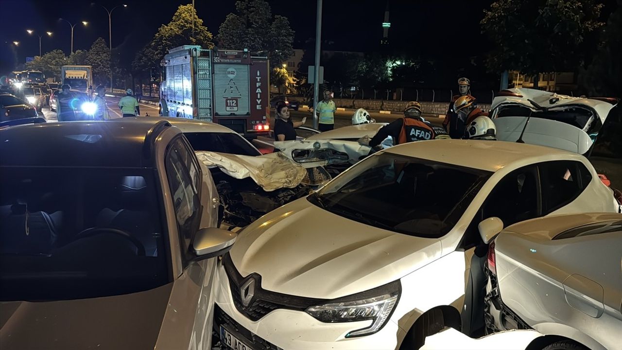 Kütahya'da Zincirleme Trafik Kazasında 4 Yaralı