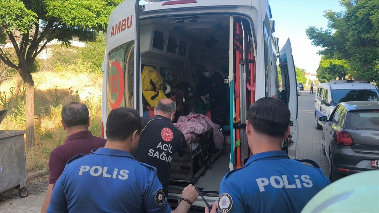 Kütahya'daki Yangında Mahsur Kalan Yaşlı Kadın İtfaiye Ekipleri Tarafından Kurtarıldı