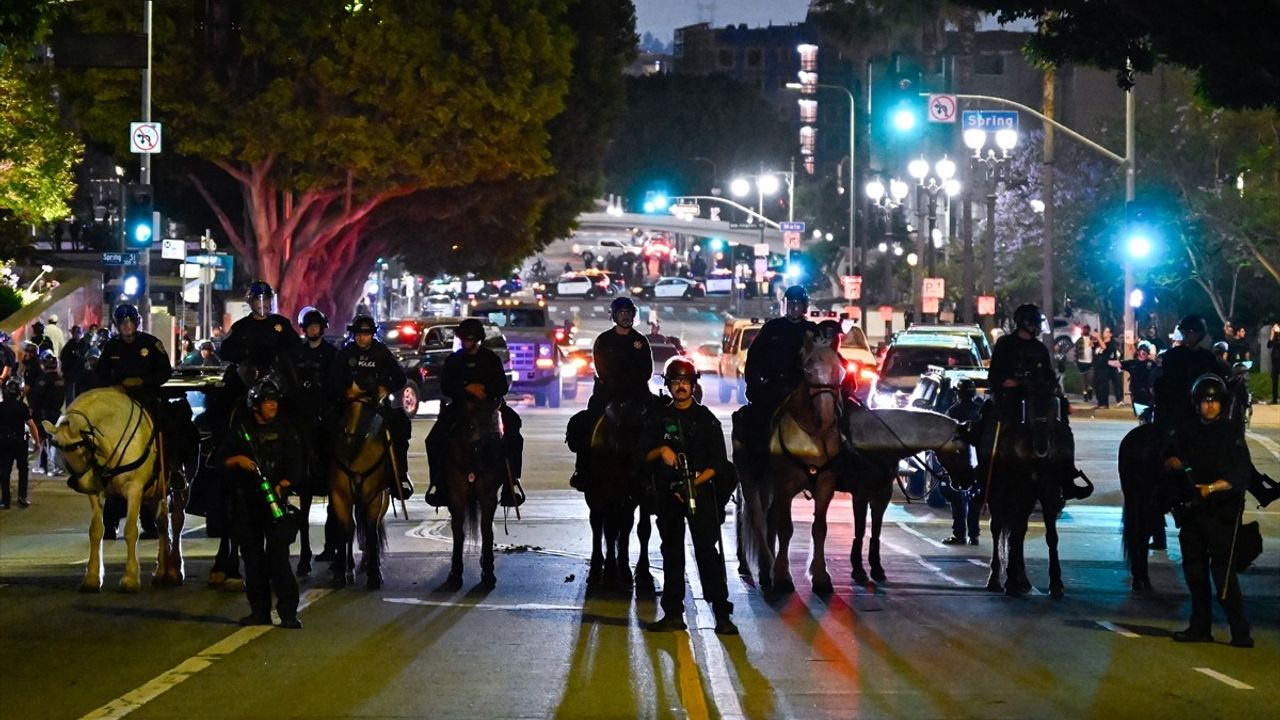 Los Angeles'ta Sokağa Çıkma Yasağı İlan Edildi