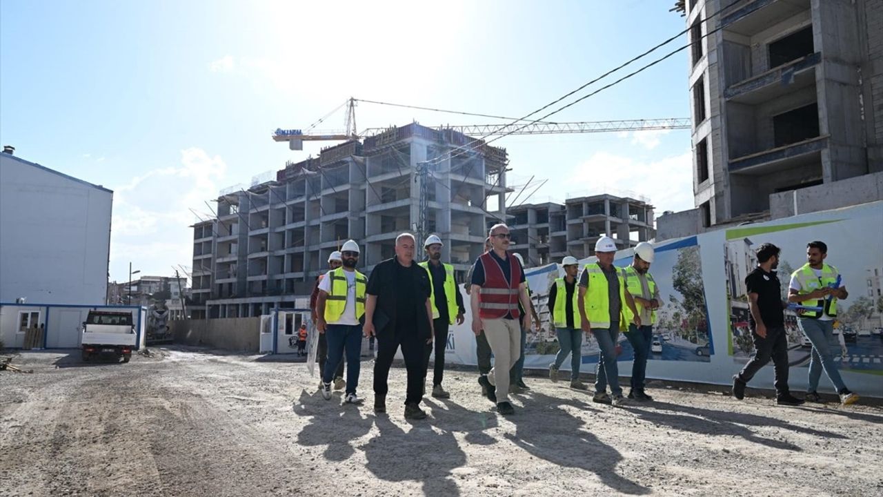 Malatya'da Deprem Konutları ve İş Yerleri Yapımı Devam Ediyor