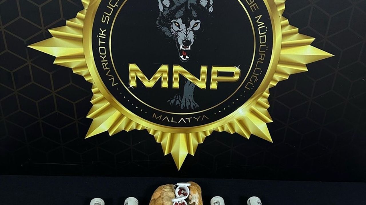 Malatya'da Ekmeğin Arasına Gizlenen Uyuşturucu ile 2 Zanlı Yakalandı