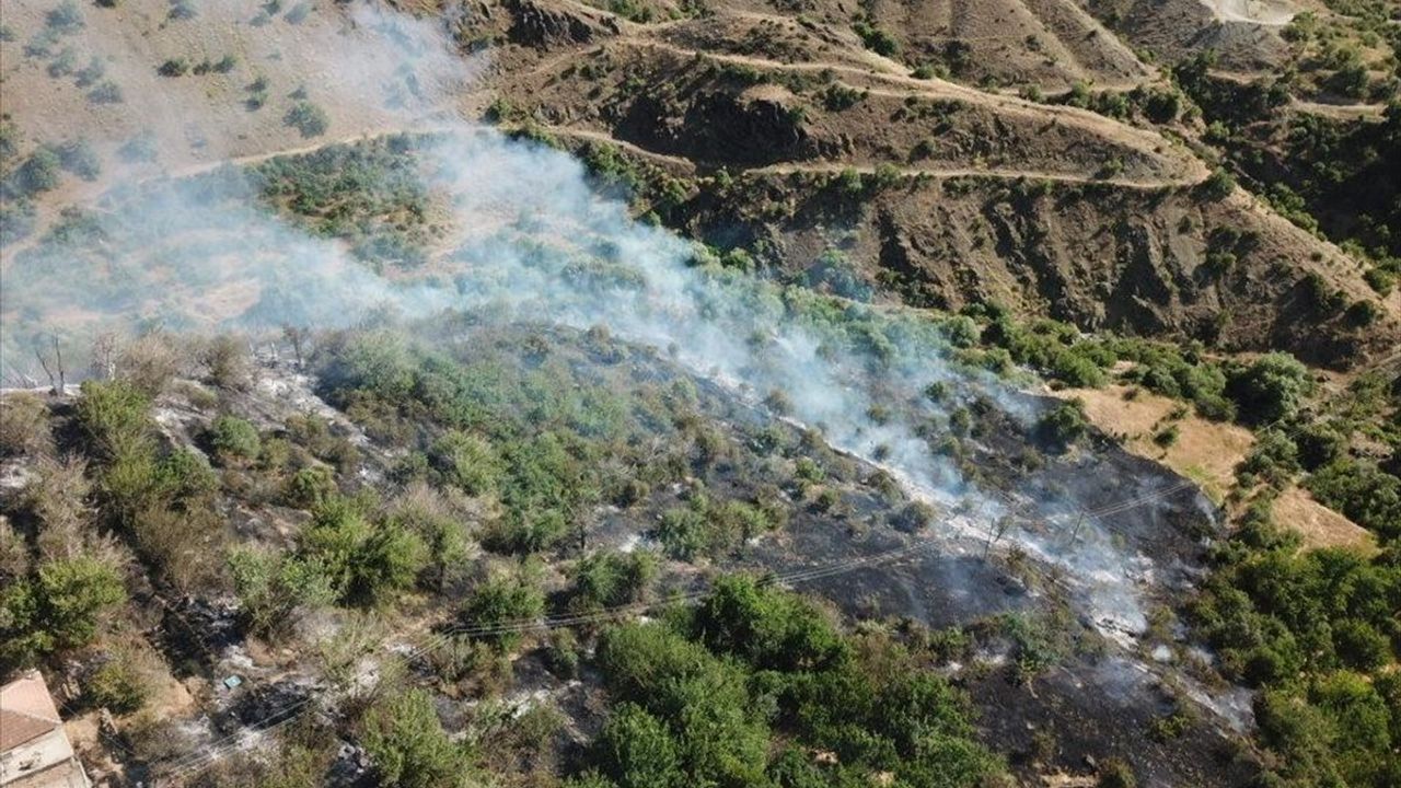 Malatya'daki Yangın, İki Evi Kullanılamaz Hale Getirdi
