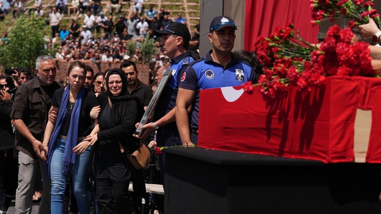 Manisa Büyükşehir Belediye Başkanı Ferdi Zeyrek İçin Tören Düzenlendi