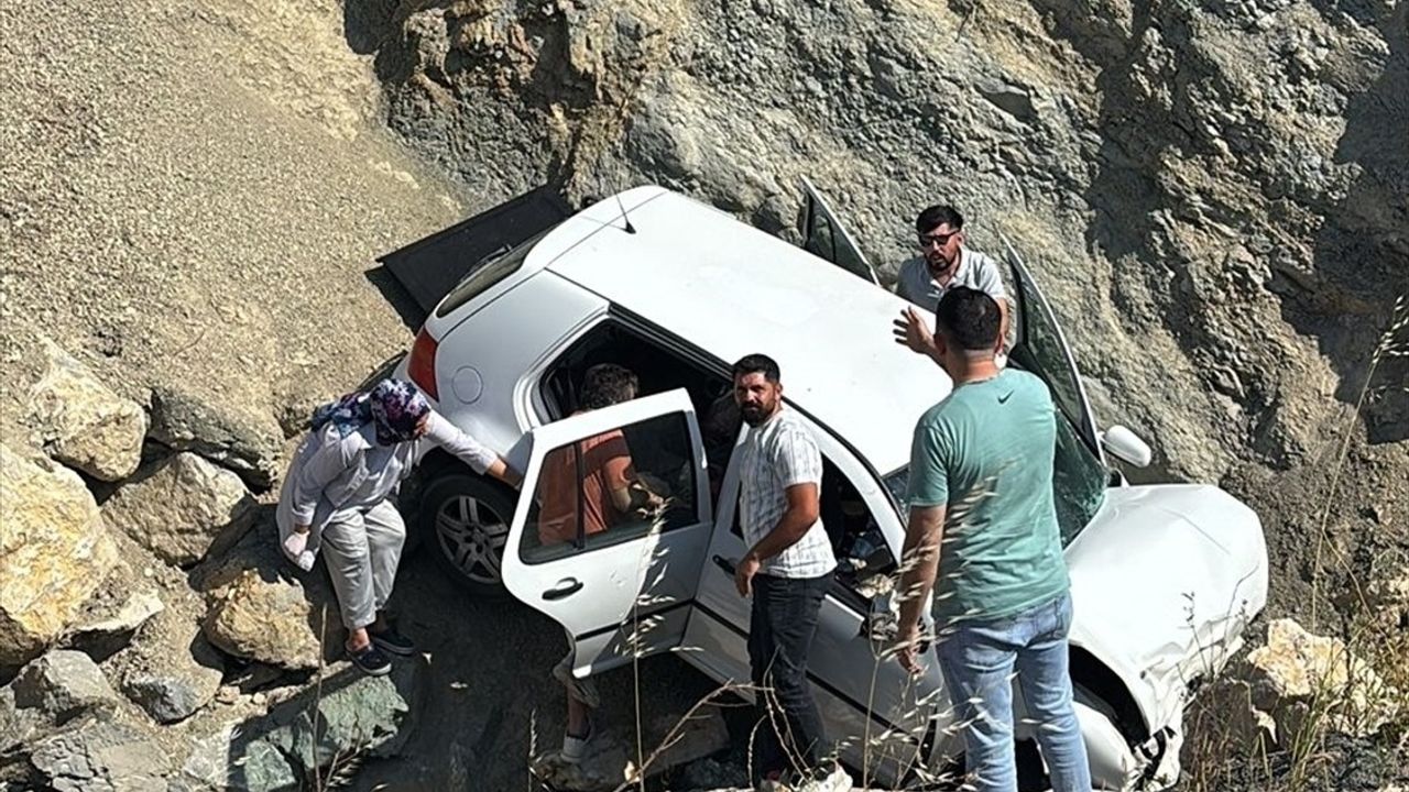 Manisa'da Menfeze Düşen Otomobilde 12 Yaşındaki Çocuk Hayatını Kaybetti