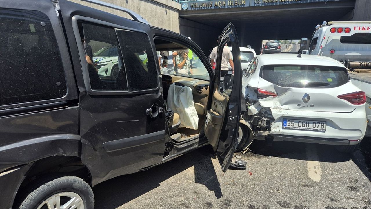 Manisa'da Zincirleme Kaza: 7 Yaralı