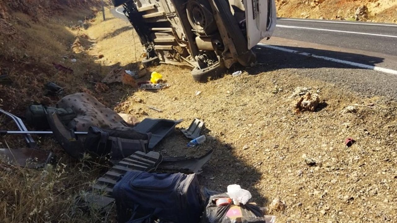 Mardin'de Devrilen Araçta 3 Yaralı