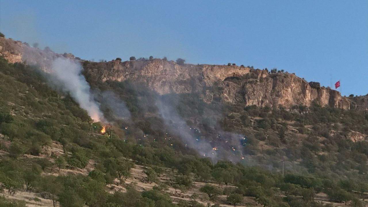 Mardin Kalesi Eteklerinde Çıkan Yangın Kontrol Altına Alındı