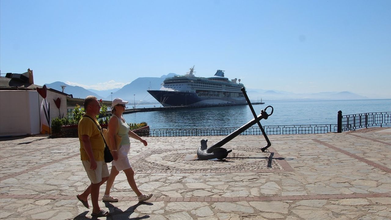 Marella Discovery 2 Kruvaziyeri Alanya Limanı'na Demirledi