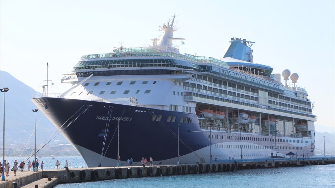 Marella Discovery 2 Kruvaziyeri Alanya Limanı'na Demirledi