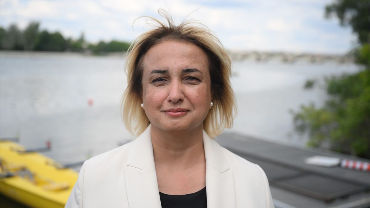 Meriç Nehri'nde Kürek Sporcularından Çevre Kirliliğine Dikkat Çekici Etkinlik