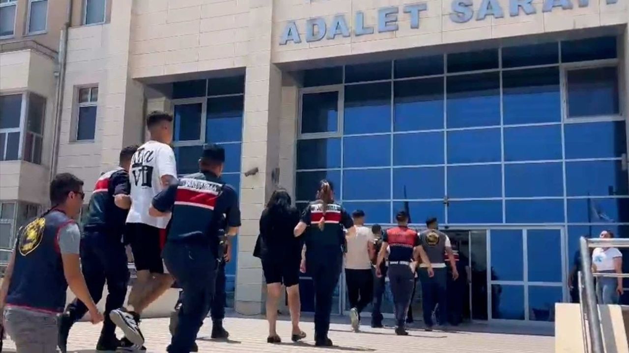 Mersin'de İş Yerine Ateş Açan İki Şüpheli Tutuklandı
