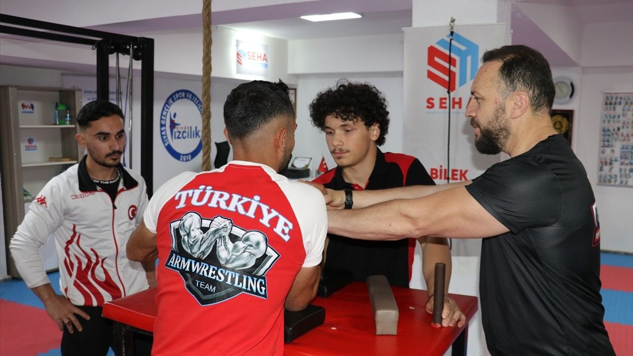 Milli Bilek Güreşçiler Dünya Şampiyonası İçin Hazırlanıyor