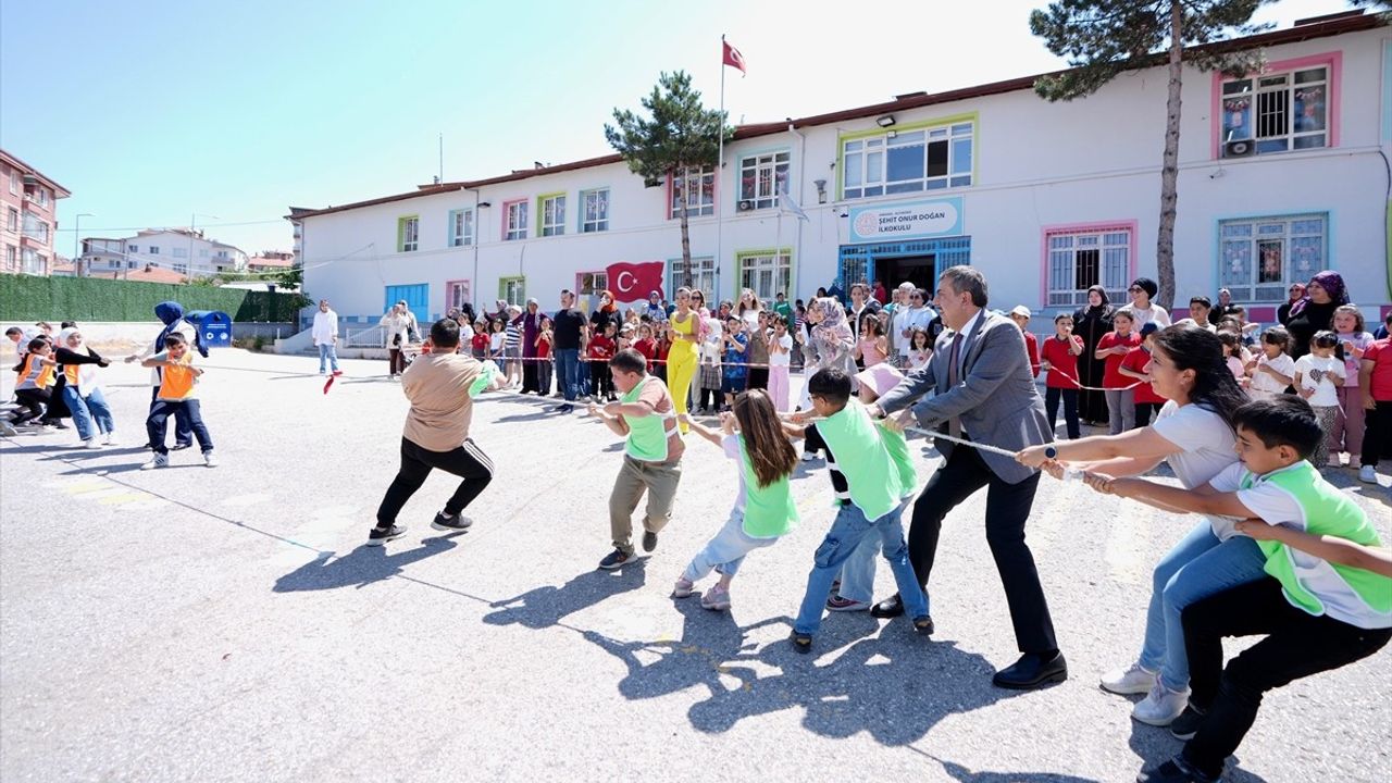 Milli Eğitim Bakanı Tekin, Dönem Sonu Faaliyet Haftası Etkinliğine Katıldı
