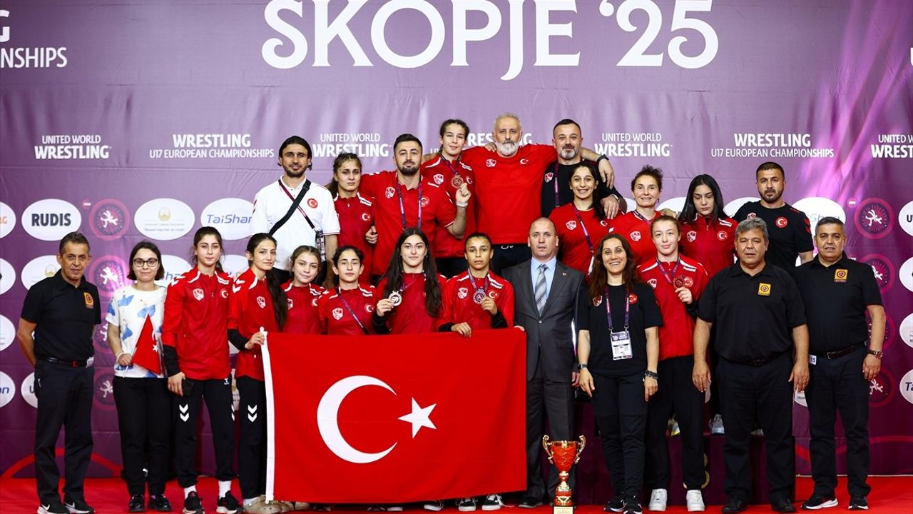 Milli Kadın Güreşçiler 17 Yaş Altı Avrupa Şampiyonası'nda Zirvede