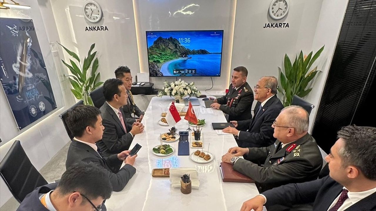 Milli Savunma Bakan Yardımcısı Alpay, Endonezya'daki Indo Defence-2025 Fuarı'na Katıldı