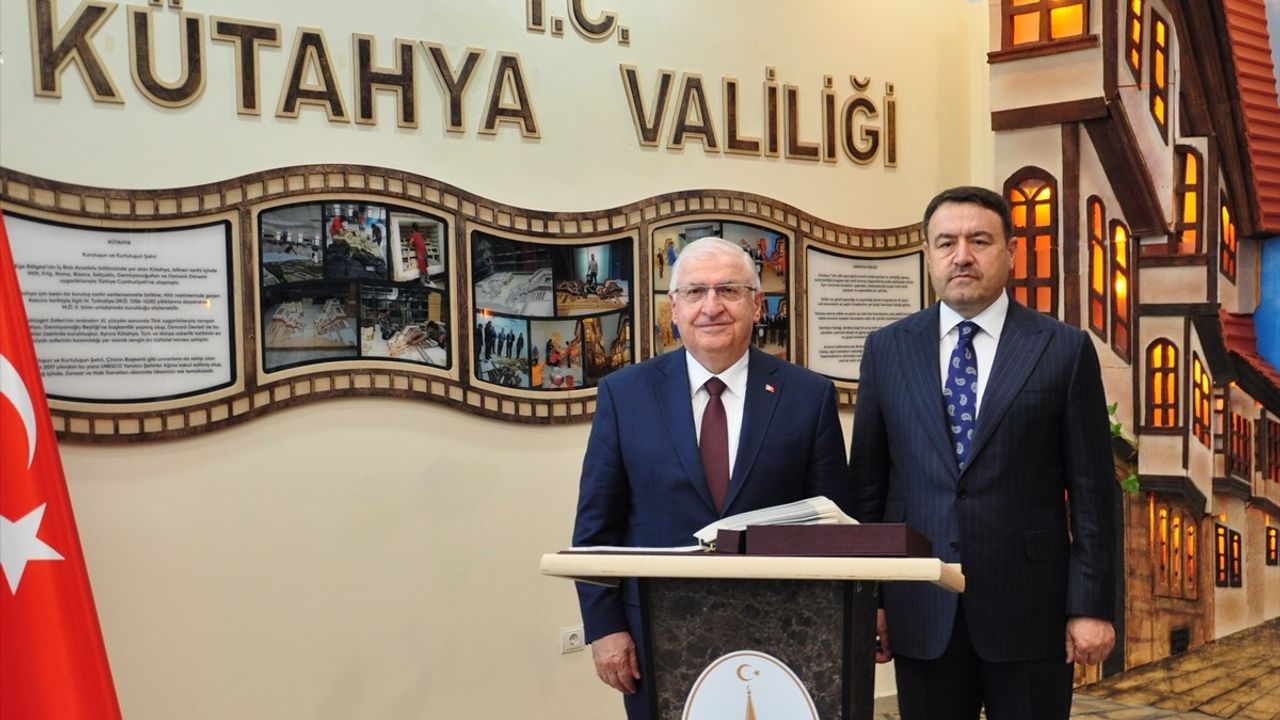 Milli Savunma Bakanı Güler, Kütahya Valiliğini Ziyaret Etti