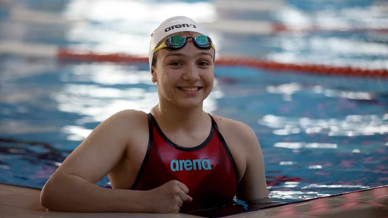 Milli Yüzücü Derin Çelikkanat Dünya Şampiyonası Hazırlıklarını Sürdürüyor