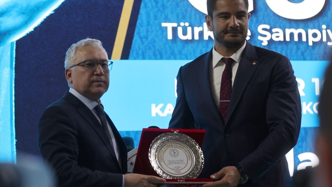 Minikler Türkiye Güreş Şampiyonası Açıldı: 6 Bin Sporcu Havada